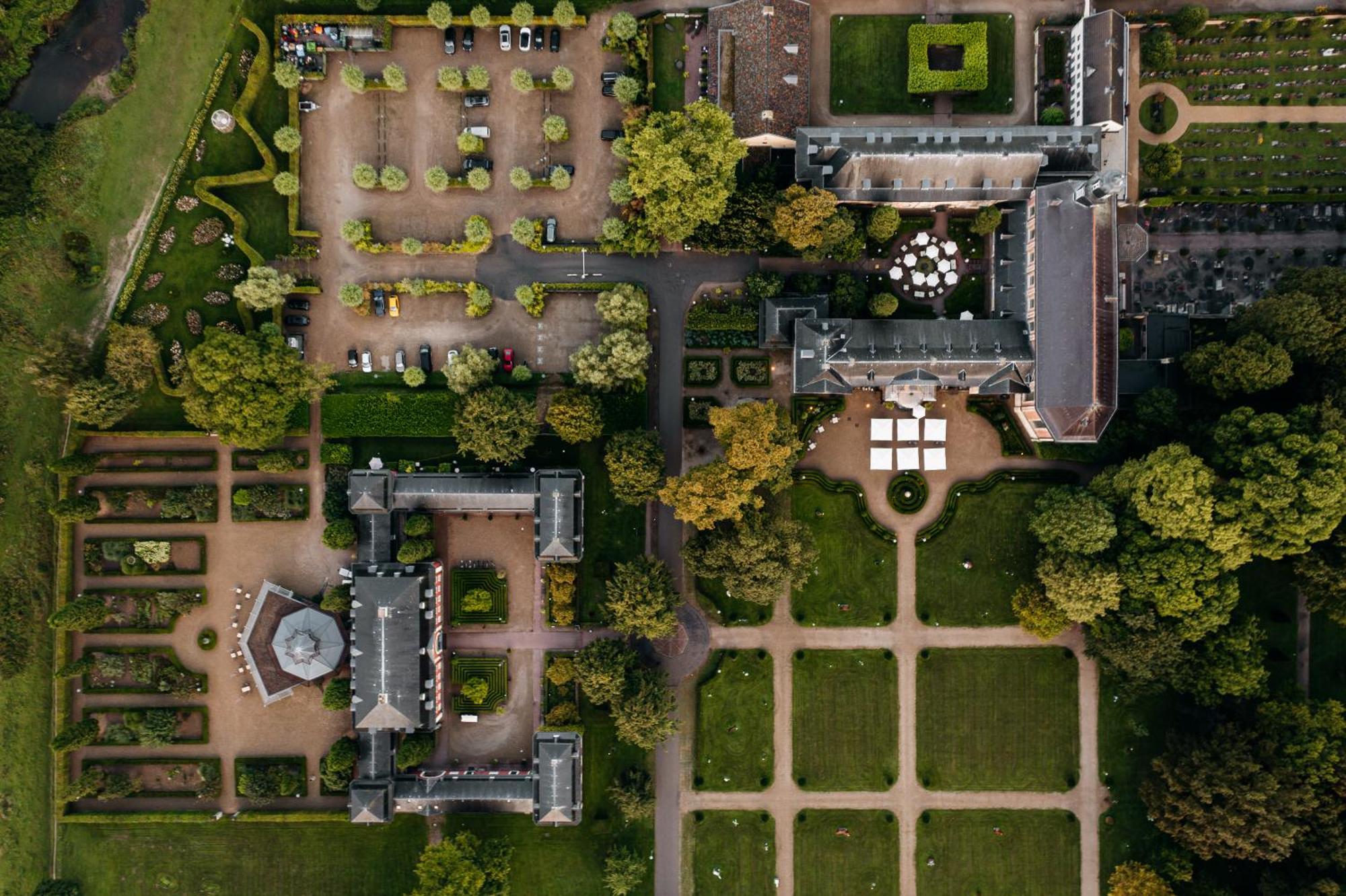샤토 세인트 게를라흐 호텔 팔켄뷔르흐안더횔 외부 사진 Aerial view of the hotel