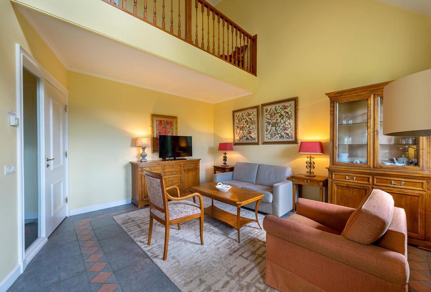 샤토 세인트 게를라흐 호텔 팔켄뷔르흐안더횔 객실 사진 A living room in a typical apartment
