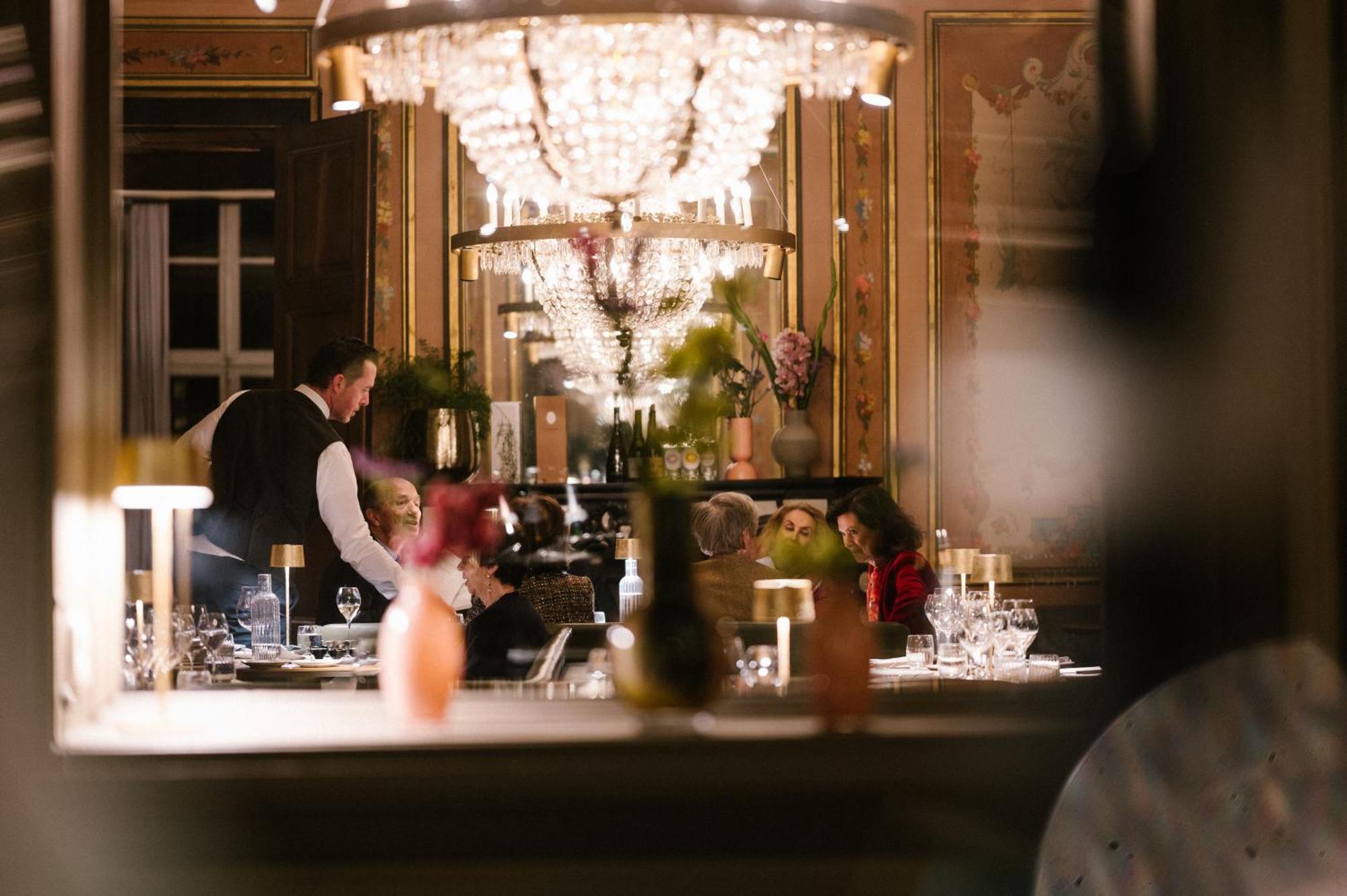 샤토 세인트 게를라흐 호텔 팔켄뷔르흐안더횔 외부 사진 The bar at the Ritz