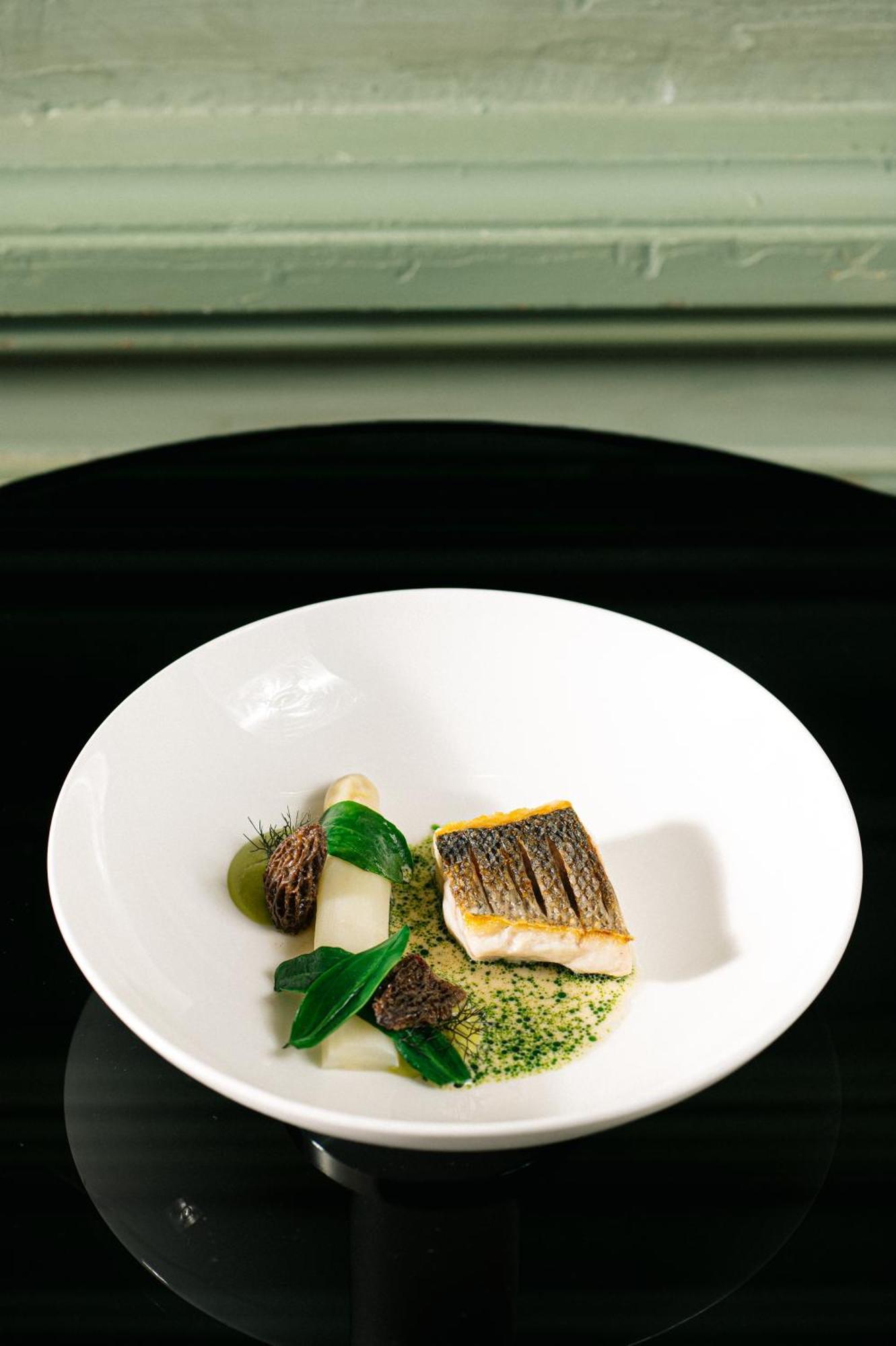 샤토 세인트 게를라흐 호텔 팔켄뷔르흐안더횔 외부 사진 A plate of food