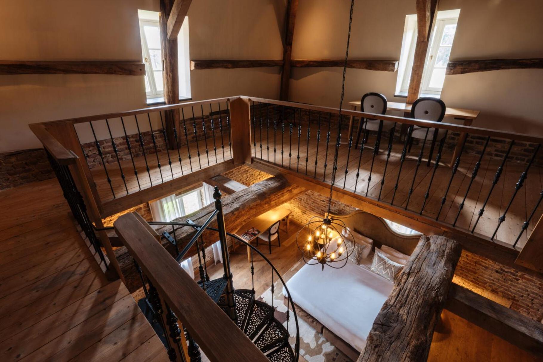 샤토 세인트 게를라흐 호텔 팔켄뷔르흐안더횔 외부 사진 The interior of the tower